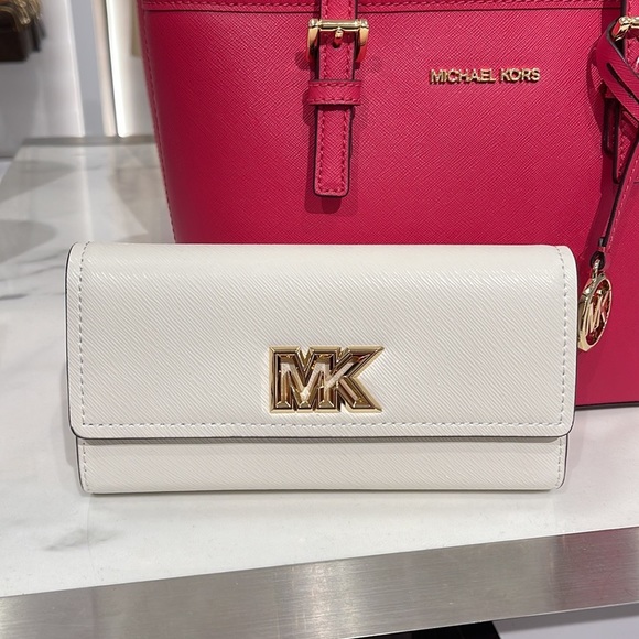Michael Kors Mimi Large Saffiano Leather Bi-Fold Continental Wallet
Optic White - Picture 6 of 16